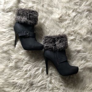 Never been worn Just Fab fur booties